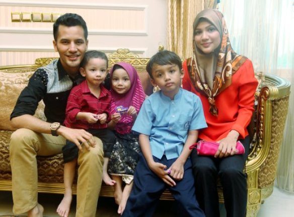 Biodata Dato Aliff Syukri Raja Kosmetik Malaysia Azhan Gambar Keluarga