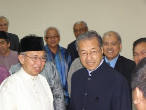 tun-dr-mahathir-tengku-li-in-um-1