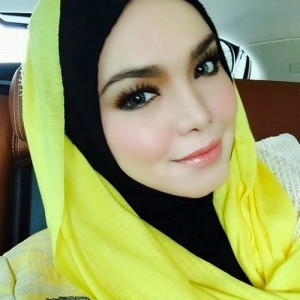 Siti Nurhaliza Bertudung