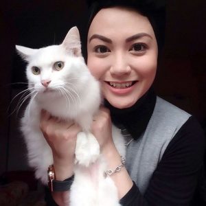 Anis Al Idrus dan Kucing Comel