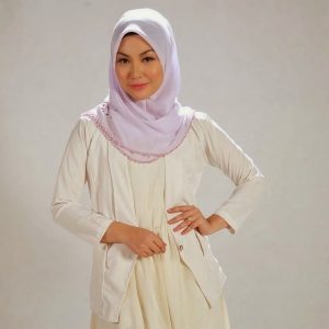 Wallpaper Anis Al-Idrus Bertudung