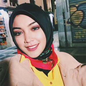 Eyka Farhana Bertudung