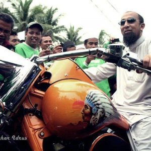 Gaya Ustaz Azhar Idrus dengan Motorsikal Berkuasa Tinggi
