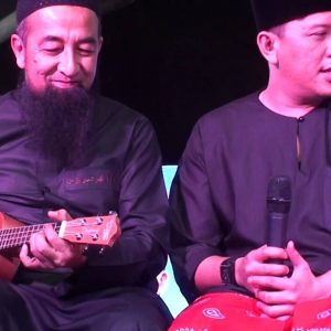 Santai Ambang Tahun Baru, Ustaz Azhar Idrus Bermain Gitar