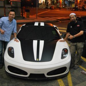 Ustaz Azhar Idrus Bergambar Dengan Ferrari F430 Selepas Kuliah