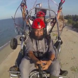 Ustaz Azhar Idrus Gayat Naik Paramotor Terbang