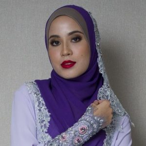 Bella Dally dipinggir kerana bertudung