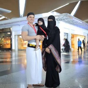 Che Ta, Zain dan Aaisyah sebelum berangkat menunaikan umrah