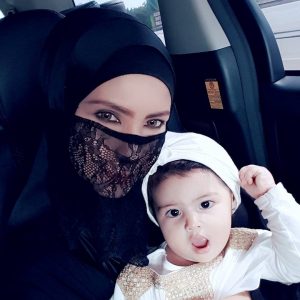 Che Ta dan Anaknya Aaisyah Dhia Rana Yang Comel