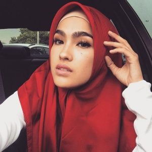 Elfira Loy Ayu Bertudung