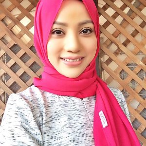 Artis Awek Melayu Cun Nazeera Sardi Bertudung