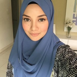 Artis Neelofa Selfie Cantik