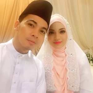 Foto Pertunangan Amyra Rosli dan Amar Baharin