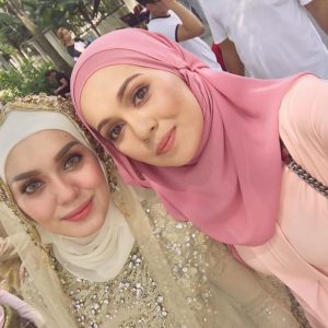 Foto Uqasha Senrose dan Nelydia Senrose Cantik Berbaju Kurung