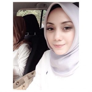 Gambar Cantik Mia Ahmad Serba Putih