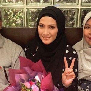 Gambar Keluarga, Ibu dan Ayah Sherry Ibrahim