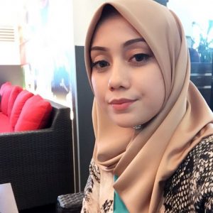 Gambar Mia Ahmad Tanpa Make Up Tebal