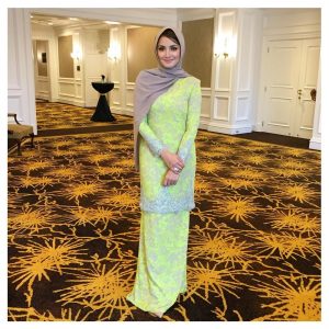 Gaya Cantik Anggun Fazura Berbaju Kurung