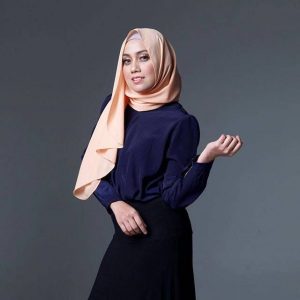 Mia Ahmad Dengan Fesyen Berhijab