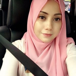 Mia Ahmad Selfie Dalam Kereta