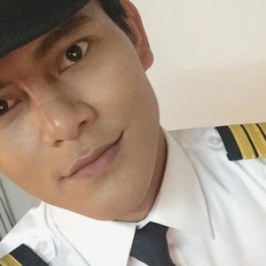 Nazim Othman Menjadi Pilot dan Pramugara