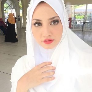 Wajah Fathia Latiff Berhijab Penuh