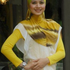 Cutenya Lisa Surihani Dengan Fesyen Tudung