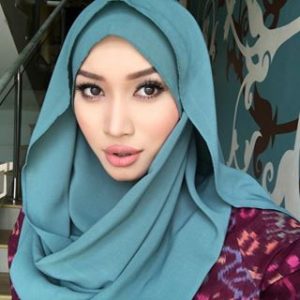 Foto Zahirah Macwilson Bertudung