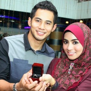 Gambar Pasangan Romantik Mawar dan Fizo Omar