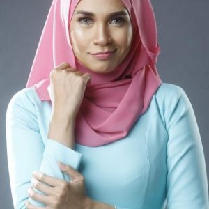 Izreen Azminda Tampil Imej Bertudung