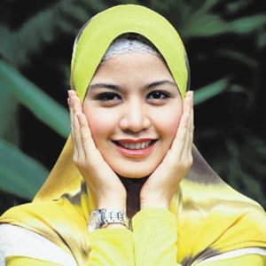 Lisa Surihani Cantik Bertudung