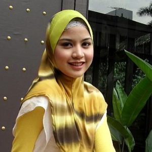 Lisa Surihani Manis Berhijab