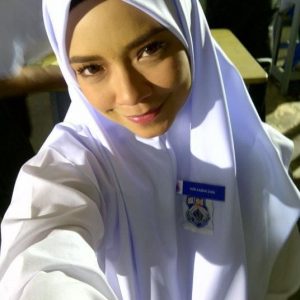 Nora Danish, Awek Baju Sekolah