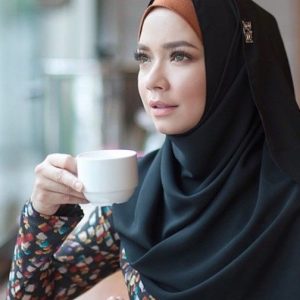 Nora Danish Berhijab Penuh Paling Cantik