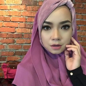 Nora Danish Bertudung Litup