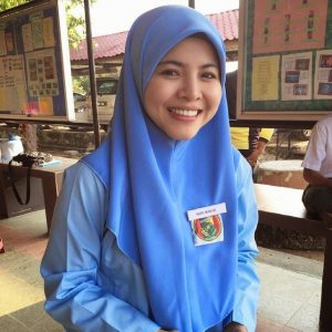 Ardell Aryana Pakai Uniform Sekolah Menengah