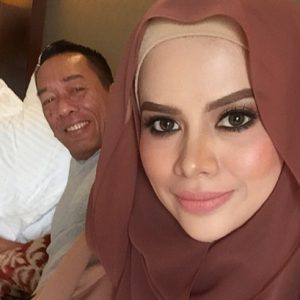 Gambar Alyah Dan Suami Datuk Ramli Ms