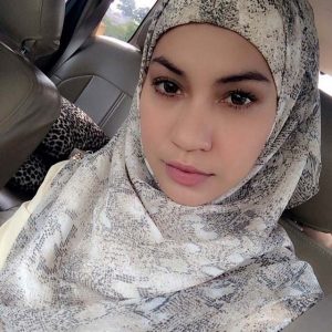 Gambar Berhijab Mardiana Alwi