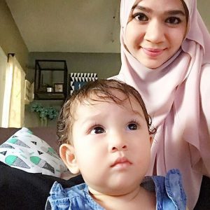 Gambar Diana Amir Dan Anak Perempuannya