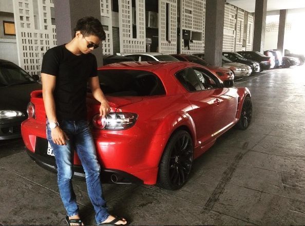 Gambar Zukiee Dengan Kereta Mazda Rx8