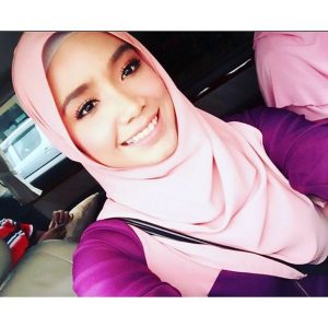 Gaya Selfie Ummi Nazeera Bertudung Shawl Chiffon 2016