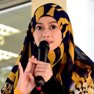 Heliza Helmi Bertudung Cantik