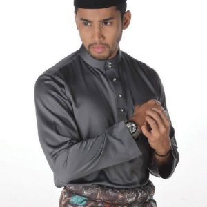 idris-khan-kacak-berbaju-melayu-dan-songkok