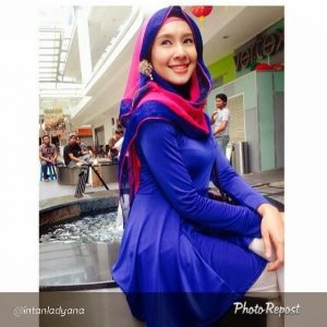 Intan Ladyana Berhijab Di Set Lokasi