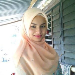 Izara Aishah Berhijab Ala Gadis Melayu