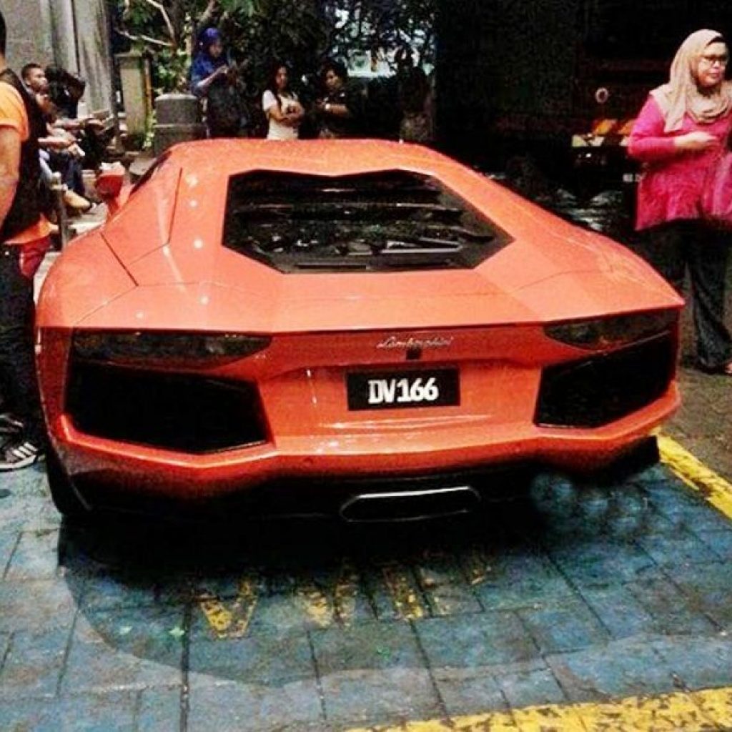 Kereta Sport Mewah Lamborghini Milik Datuk Seri Vida - Azhan.co