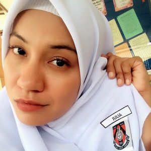 Mardiana Alwi Dengan Gaya Budak Sekolah