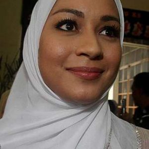 Maya Karin Dengan Solekan Make Up Nipis