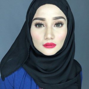 Mekap Tebal Wawa Zainal