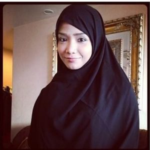 Ummi Nazeera Bertudung Labuh Hitam